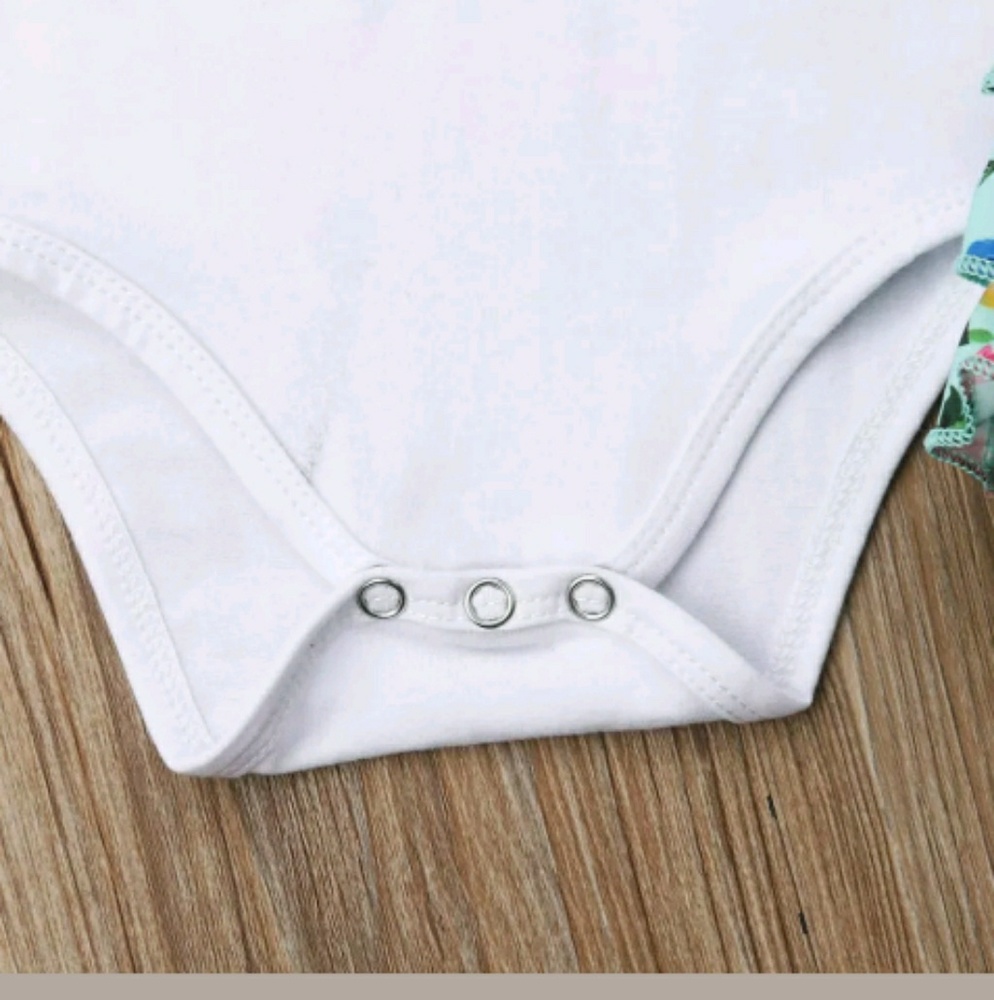 Adorable 3 piece floral print outfit. - Picture 4 of 5